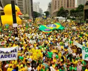 São Paulo - Manifestação na Avenida Paulista, região central da capital, contra a corrupção e pela saída da presidenta Dilma Rousseff (Rovena Rosa/Agência Brasil)