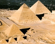 Pirâmides de Gizé (1)