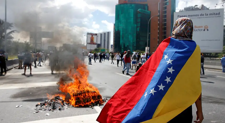 Cidadãos Causam Incêndio em Protestos na Venezuela